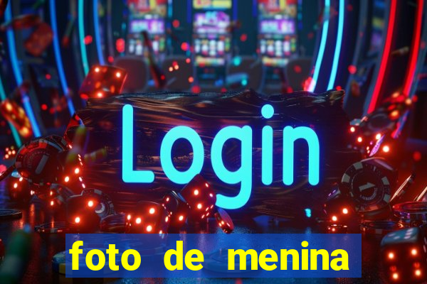 foto de menina fake cabelo cacheado